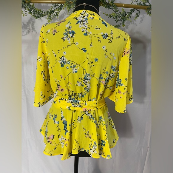 ♻️DISPONIBLE ♻️
✨NEW LOFT PETITE Floral Wrap Peplum Blouse✨ - Picture 5 of 8